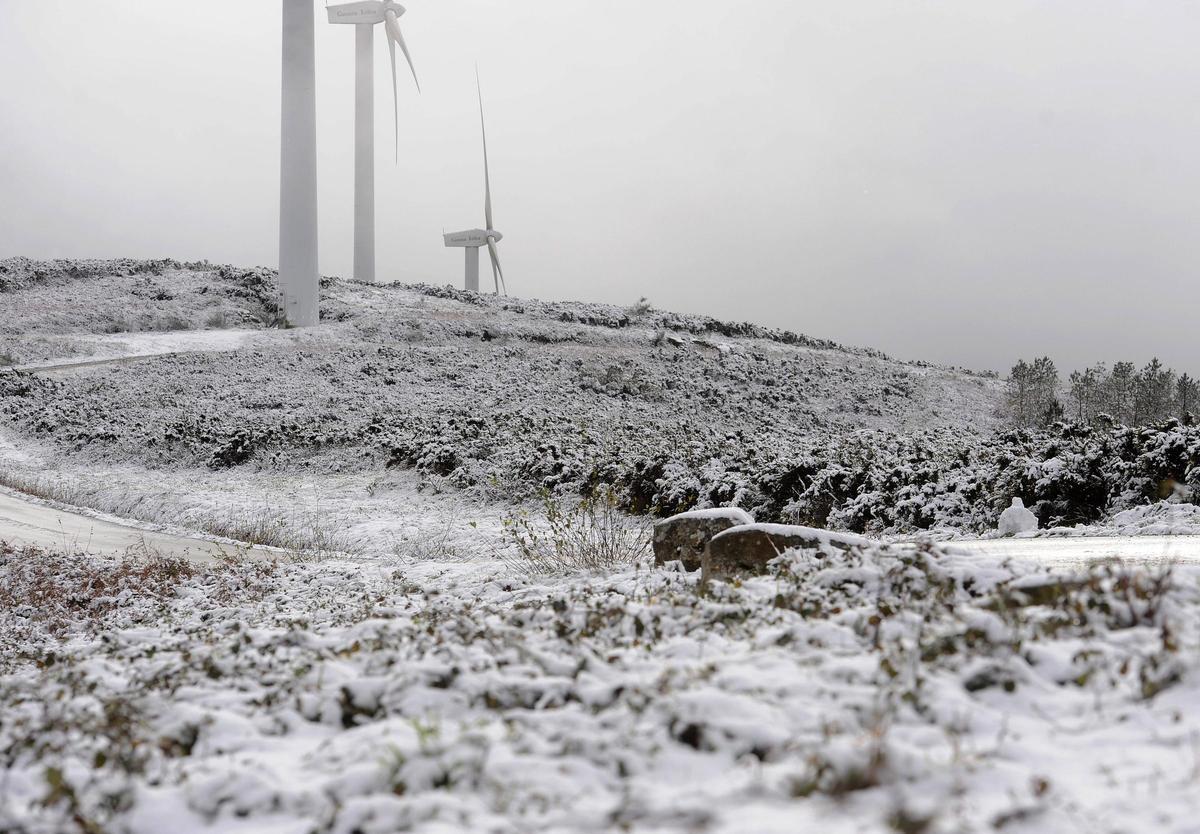 Nieva en las cúspides de Galicia