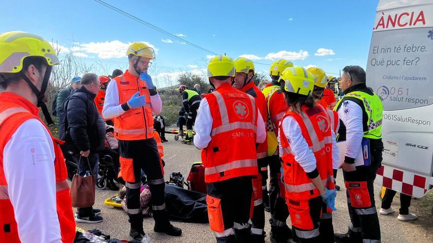 FOTOS | Un autobús del Imserso cae por un terraplén entre Sant Llorenç y Son Servera