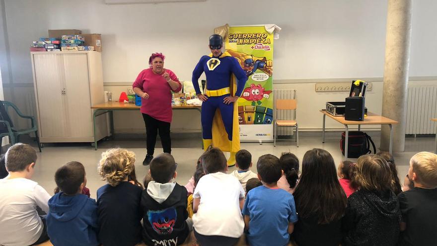 Sant Josep recibe de nuevo en sus colegios al Guerrero de la Limpieza