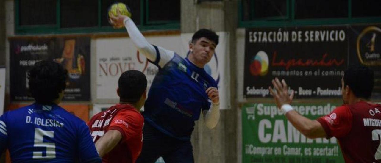 El joven Eber Dacosta en el partido ante el OAR A Coruña, en el que anotó seis goles. |  // GONZALO NÚÑEZ