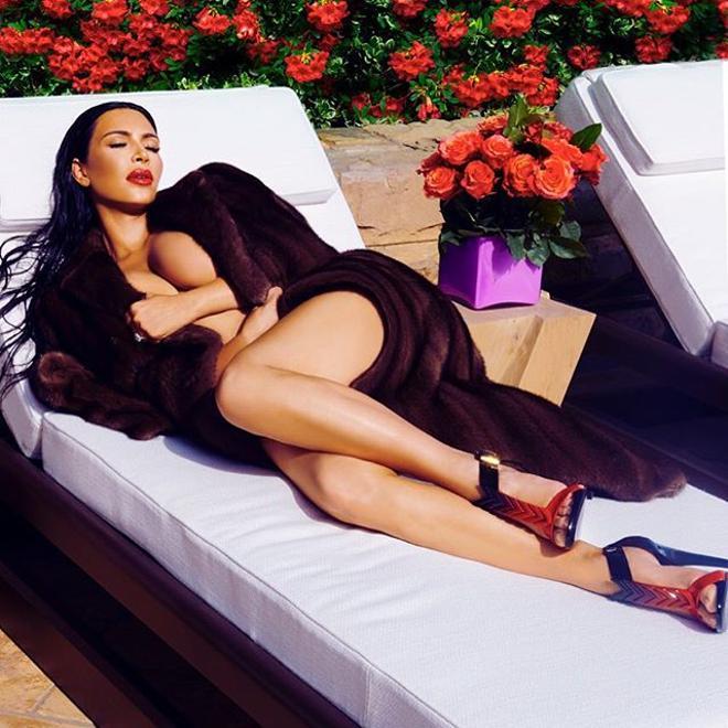 Kim Kardashian con abrigo de piel