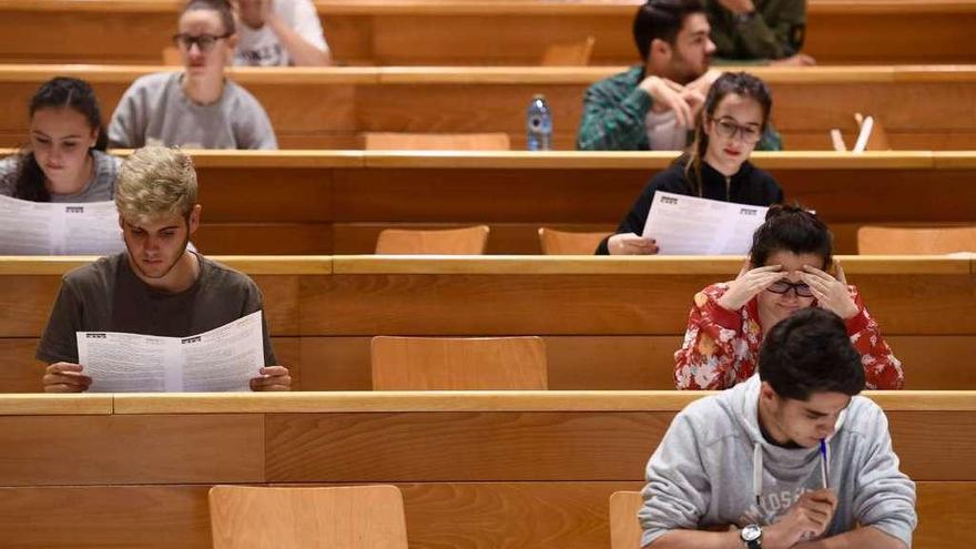 Estudiantes realizan las pruebas de acceso a la Universidad en A Coruña.