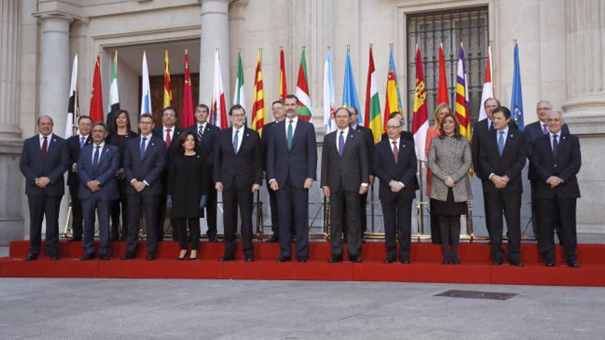 La Conferencia de Presidentes comienza tras la foto de familia con el Rey