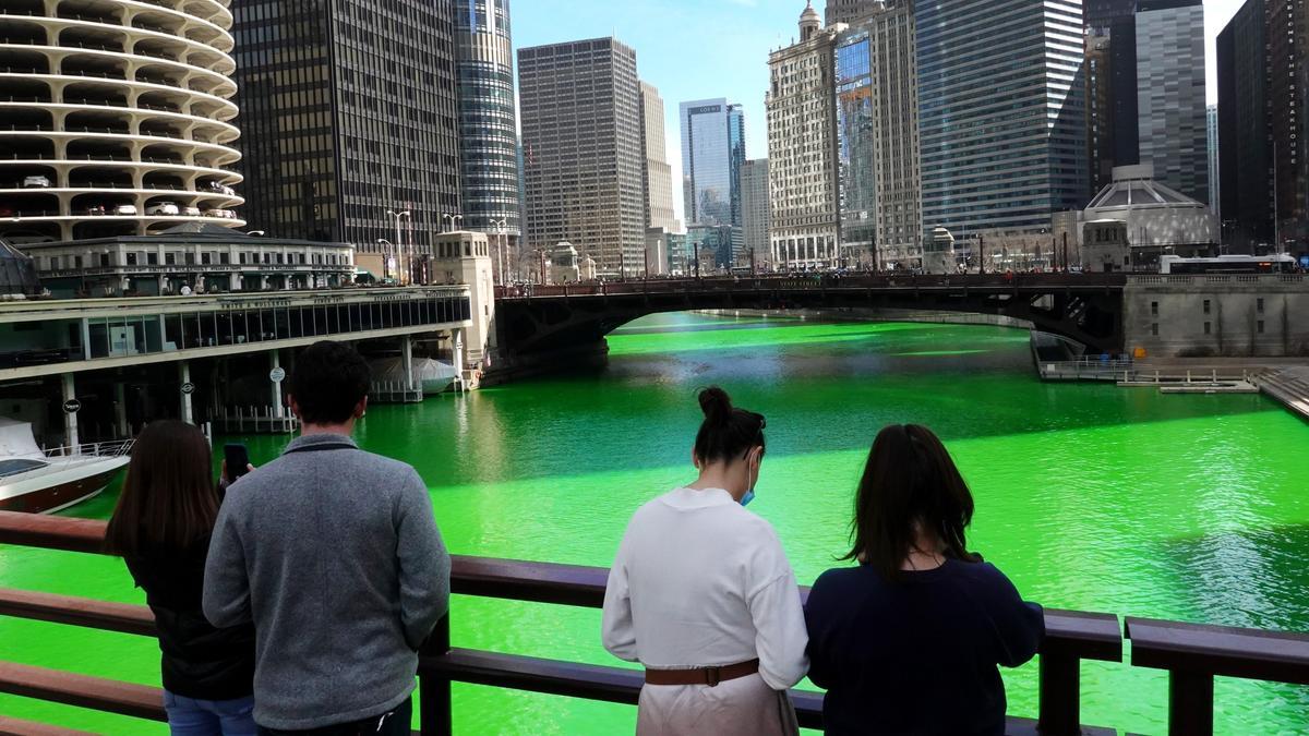 El río Chicago, teñido de verde, con motivo de la celebración de Saint Patrick’s Day de este año.