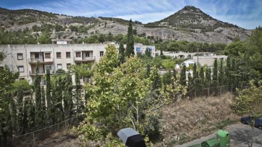 La Colonia de Aviación está situada en la parte superior del barrio de Santa Rosa.