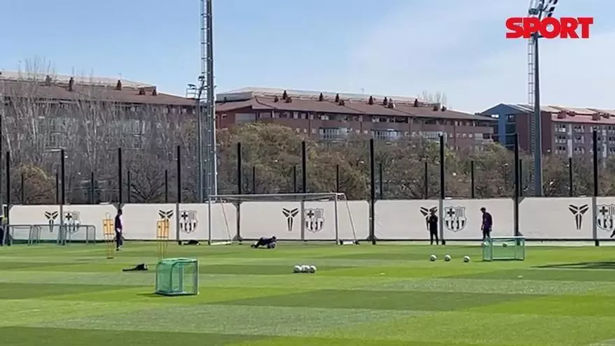 Joan García entrena con normalidad a 24 horas del duelo ante el Rayo