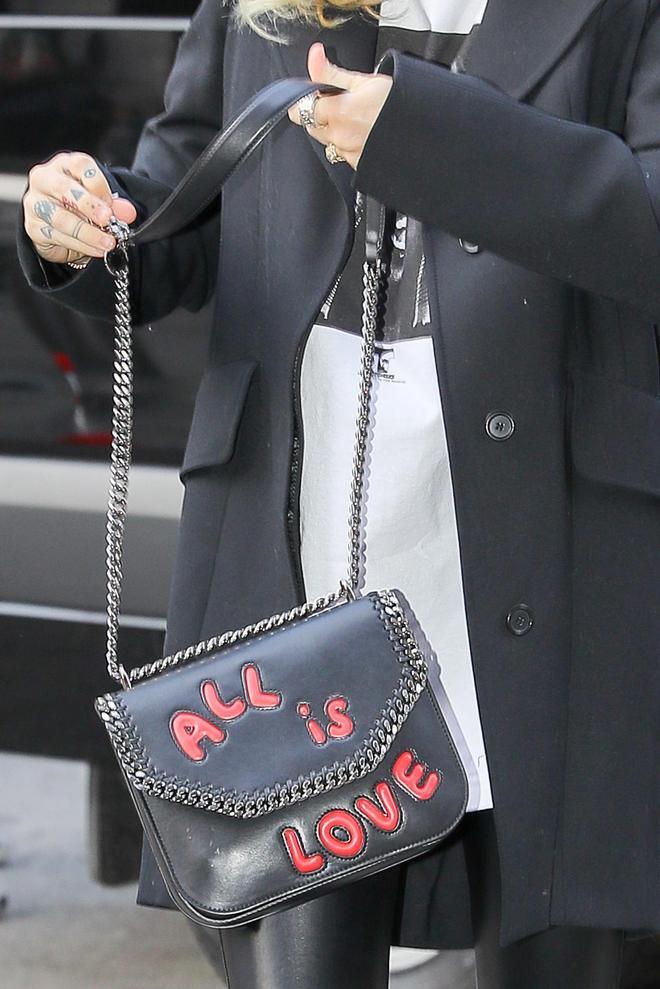 Bolso 'All is love' de Miley Cyrus