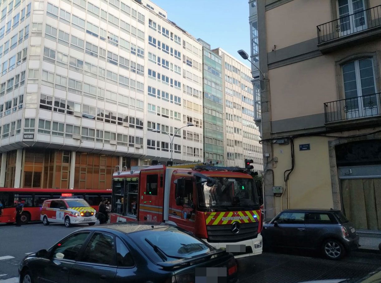 Un incendio en Juana de Vega obliga a desplazarse a los bomberos