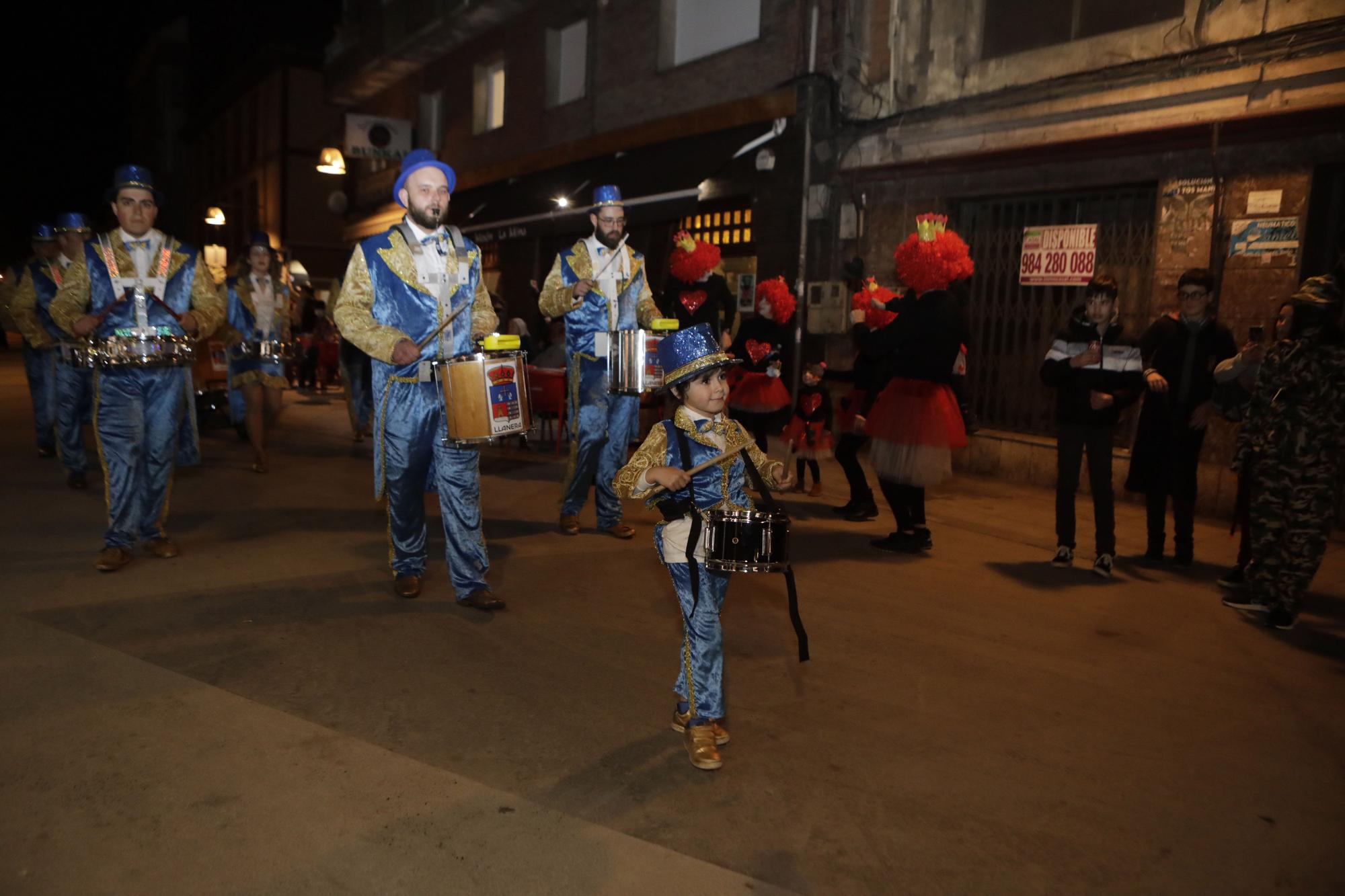 Desfile de Antroxu en Laviana