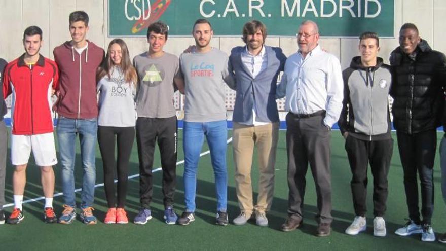 El director general d&#039;Esports, ayer en Madrid con los deportistas baleares del CAR.