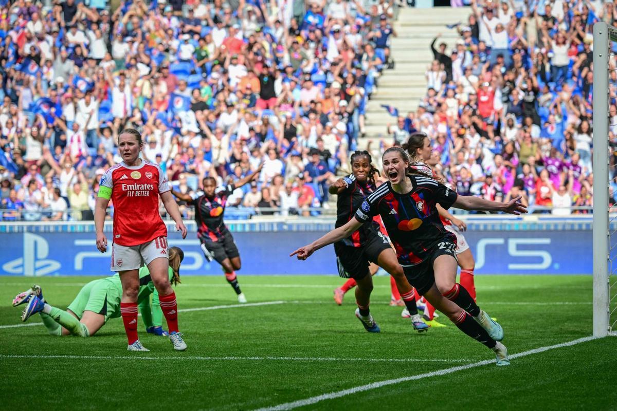 Jule Brand celebrando su gol ante el Arsenal