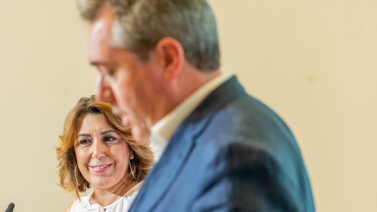 Susana Díaz junto a Juan Espadas.