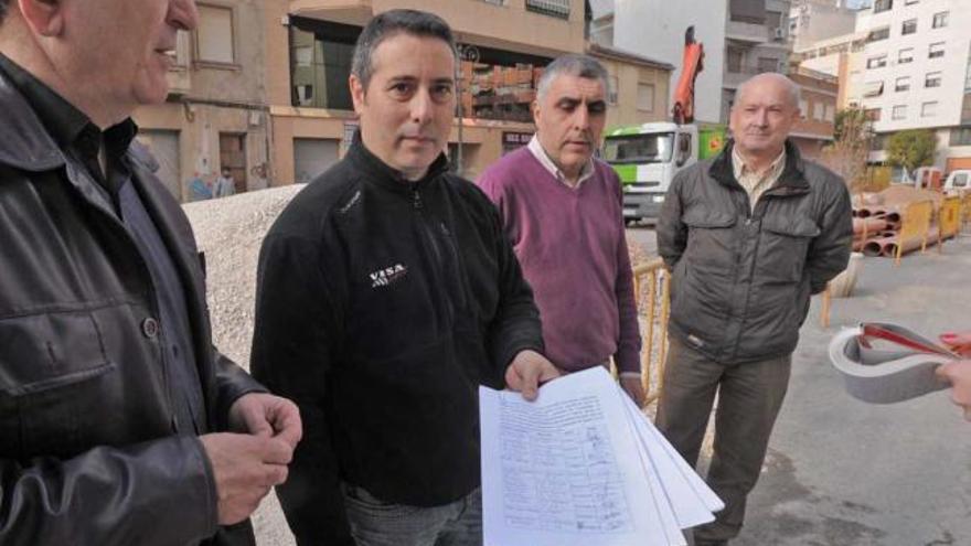 Comerciantes de Luis Barcala recogen firmas para intentar modificar la reforma