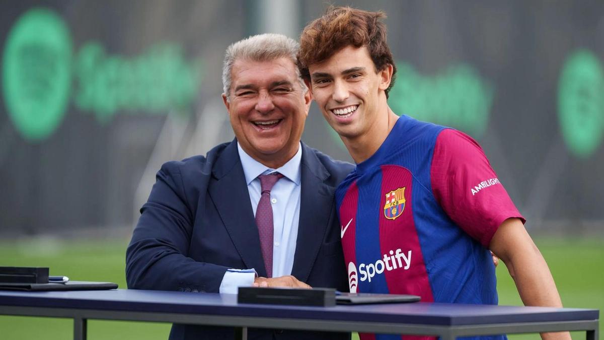 Joan Laporta y Joao Félix, durante la presentación del portugués como nuevo jugador del Barça.