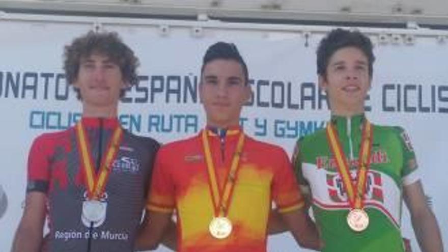 El xabienc Ayuso gana los títulos de campeón España en contrarreloj  y línea en Ávila