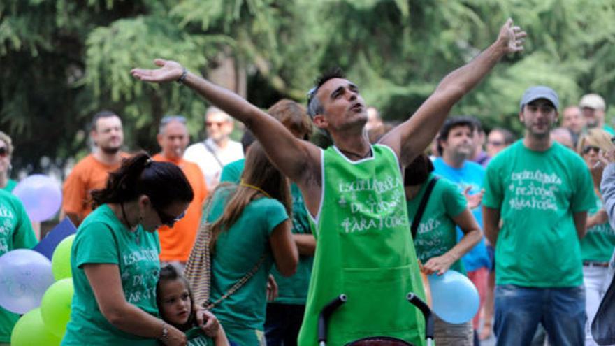 Uno de los participantes en la manifestación |