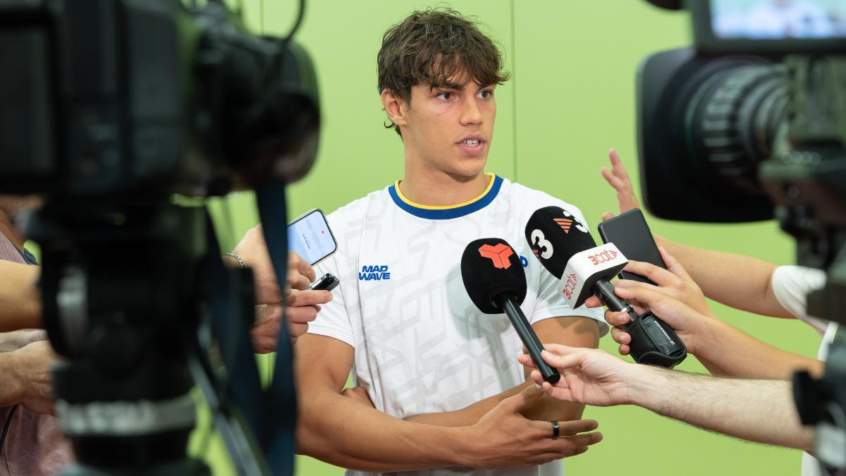 Luca Hoek, con los medios en el CAR Sant Cugat