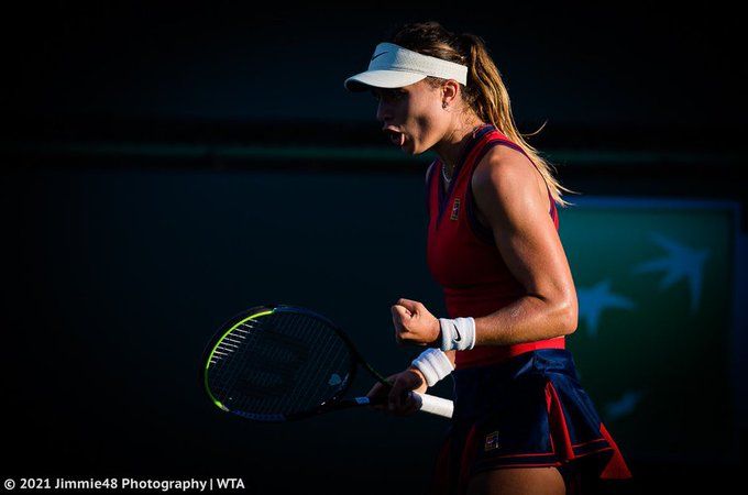 Badosa celebra su pase a cuartos de Indian Wells.