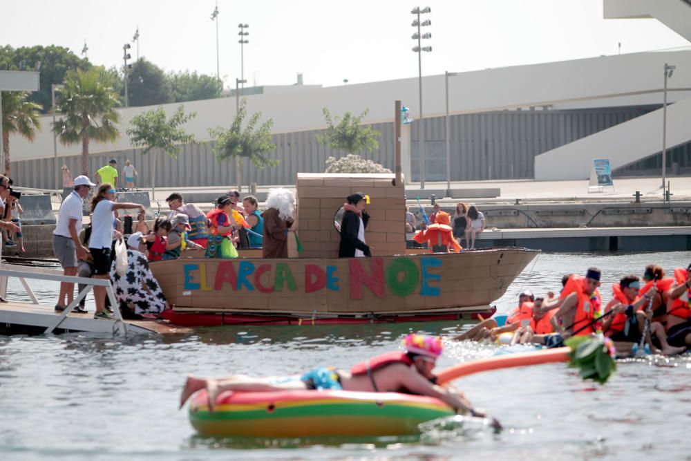 Regata de barcos locos en La Marina de València