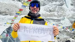Armando Placeres, alpinista grancanario, en plena ascensión hacia la cumbre del Everest: "No voy buscando cimas, sino expandirme y conocer mis límites"