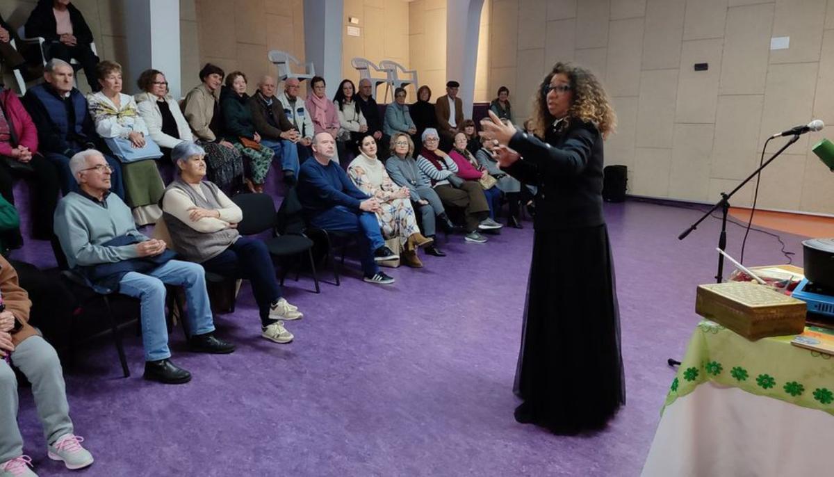 Soledad Felloza actúa no centro cultural de Domaio. | S.Á.