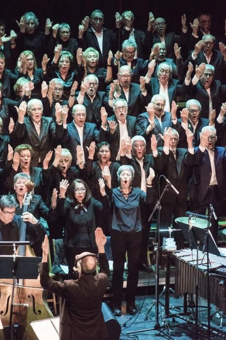 Canta Gran porta a escena 300 cantaires de corals de gent gran