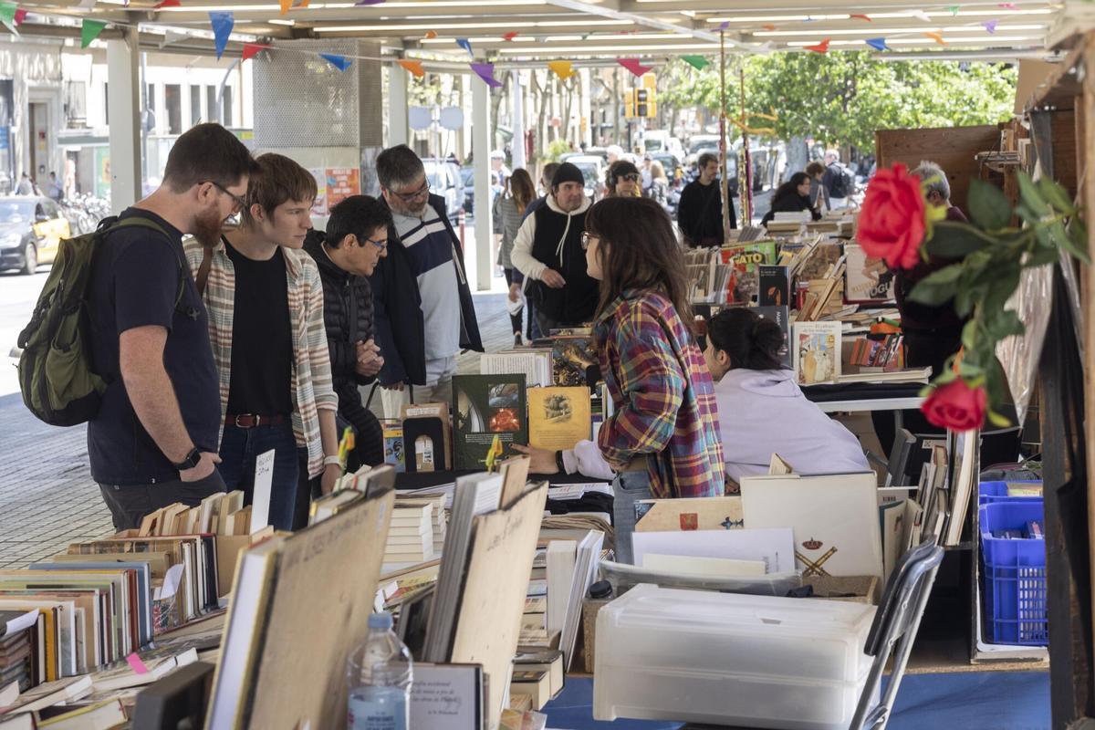 El mercado de libros de Sant Antoni que se celebra los domingos.