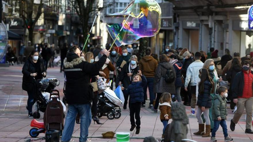 Población en las calles de Pontevedra. |   // GUSTAVO SANTOS