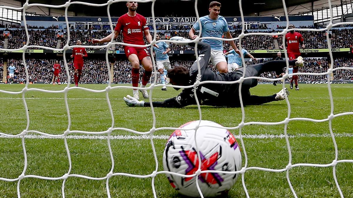 4-1. El City empequeñece al Liverpool y asusta al Arsenal