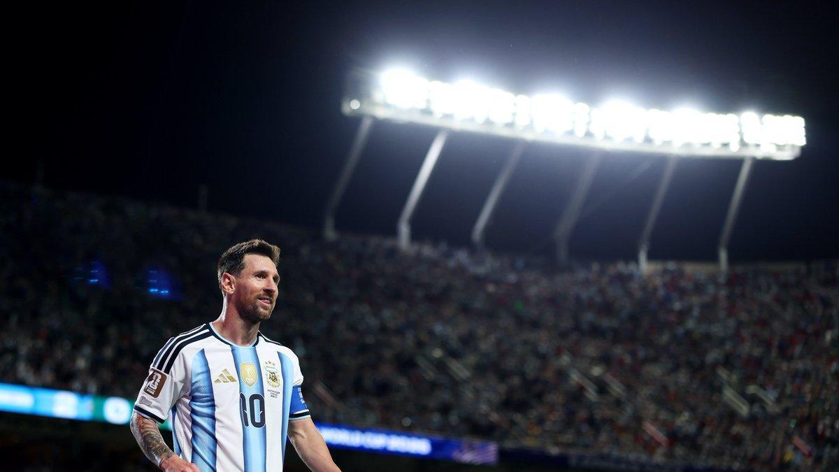 Leo Messi completó una exhibición contra Argelia