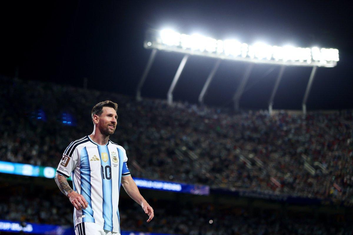 Leo Messi completó una exhibición contra Argelia