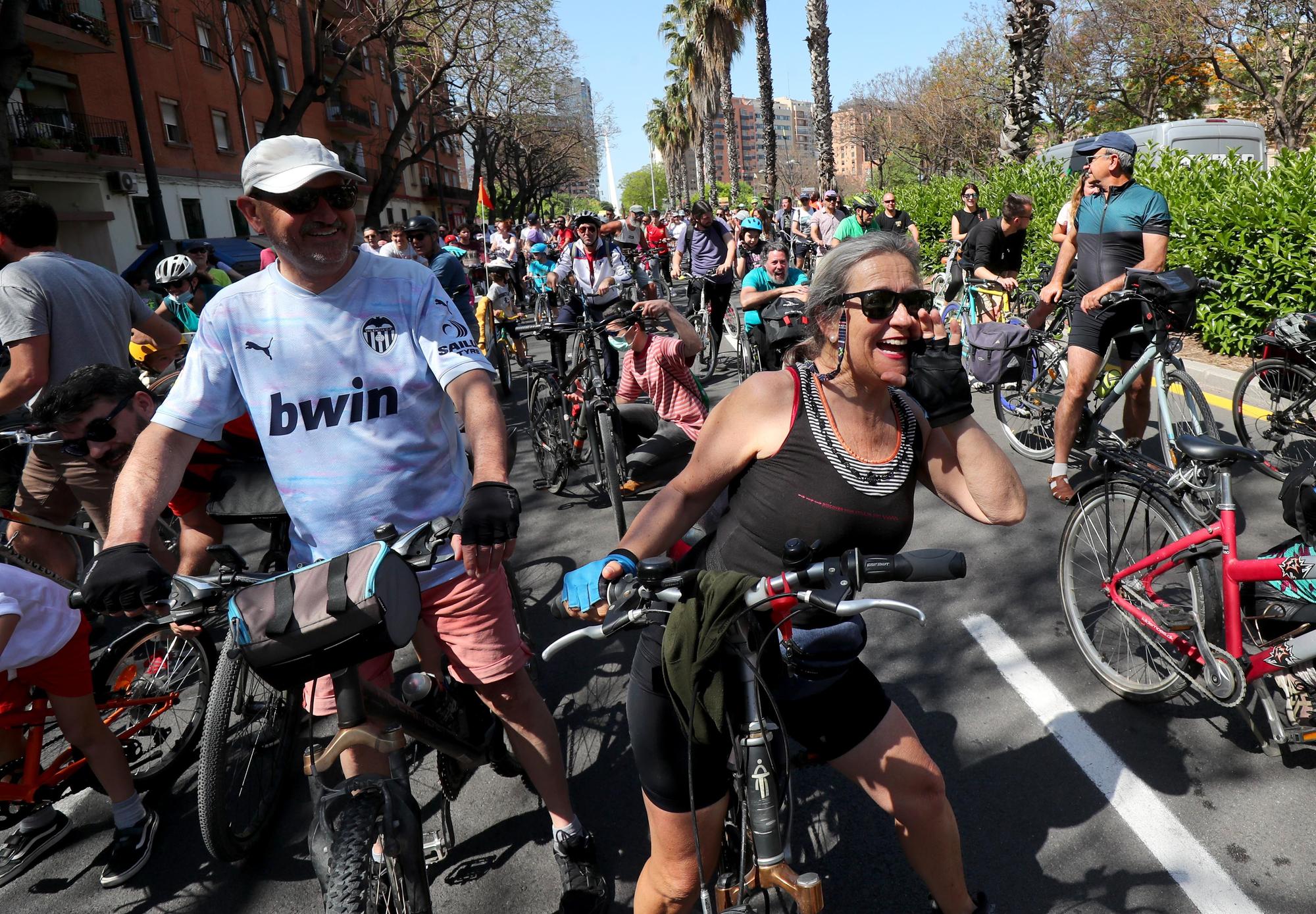 Búscate en la València Bike Parade