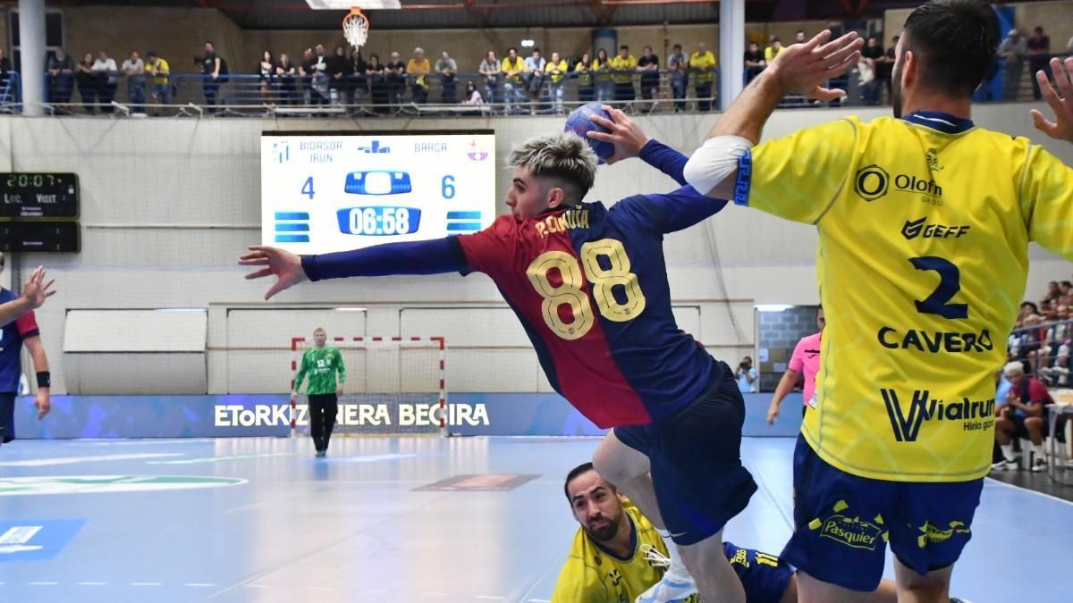 Cikusa, en una acción de partido