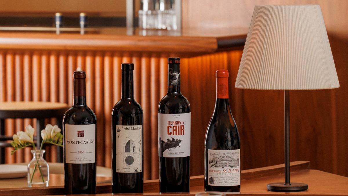 Cuatro de los vinos seleccionados por el sumiller David Seijas para el Hotel Barcelona Edition.