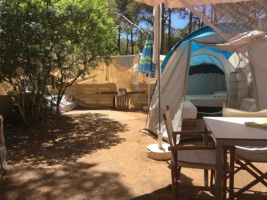 Celdas y tipis a precio de suite en Ibiza