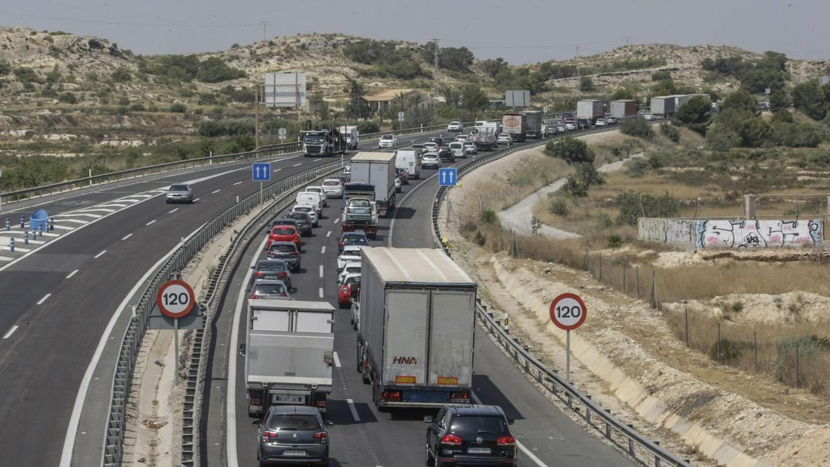1.119 personas fallecieron en las carreteras españolas en 2025, 35 menos que el año anterior
