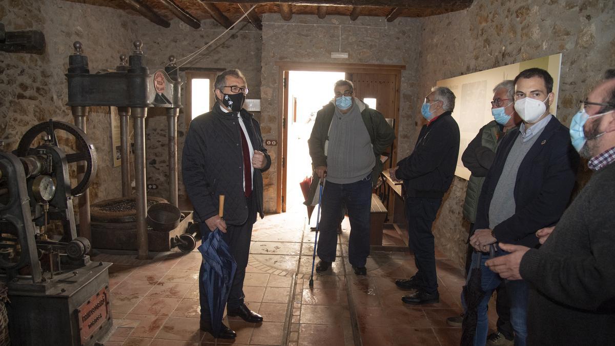 Martí también visitó el antiguo molino de aceite de Vilar de Canes.