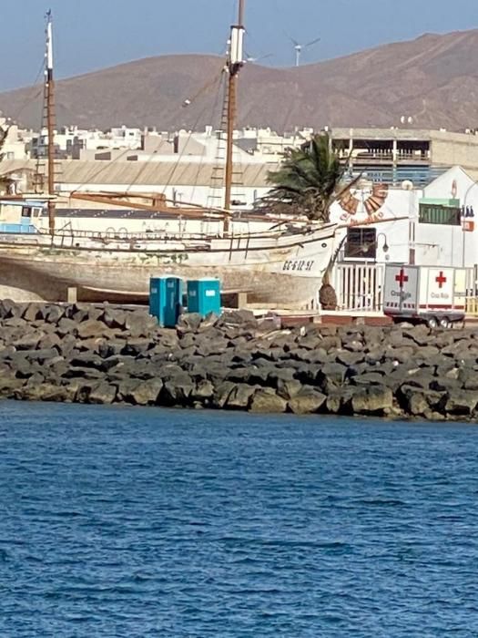 Cruz Roja habilita carpas en el puerto de Arrecife para cobijar a migrantes