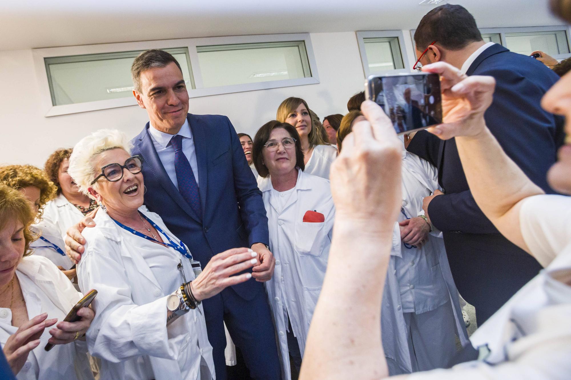 Visita de Pedro Sánchez al Hospital Universitario Central de Asturias (HUCA) en Oviedo