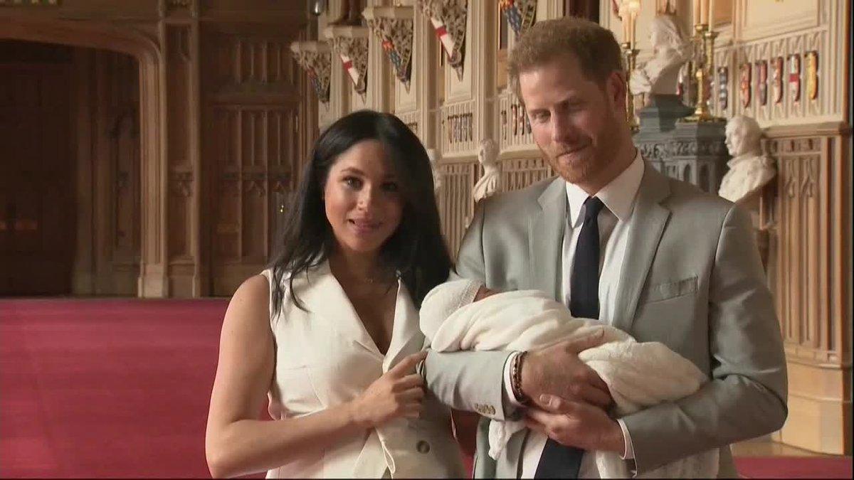 Meghan y Harry presentan al 'bebé Sussex'