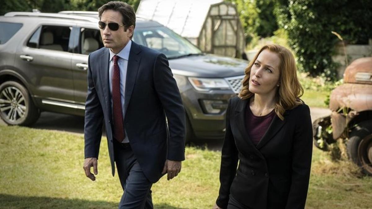 David Duchovny y Gillian Anderson, en uno de los nuevos episodios de 'Expediente X'.