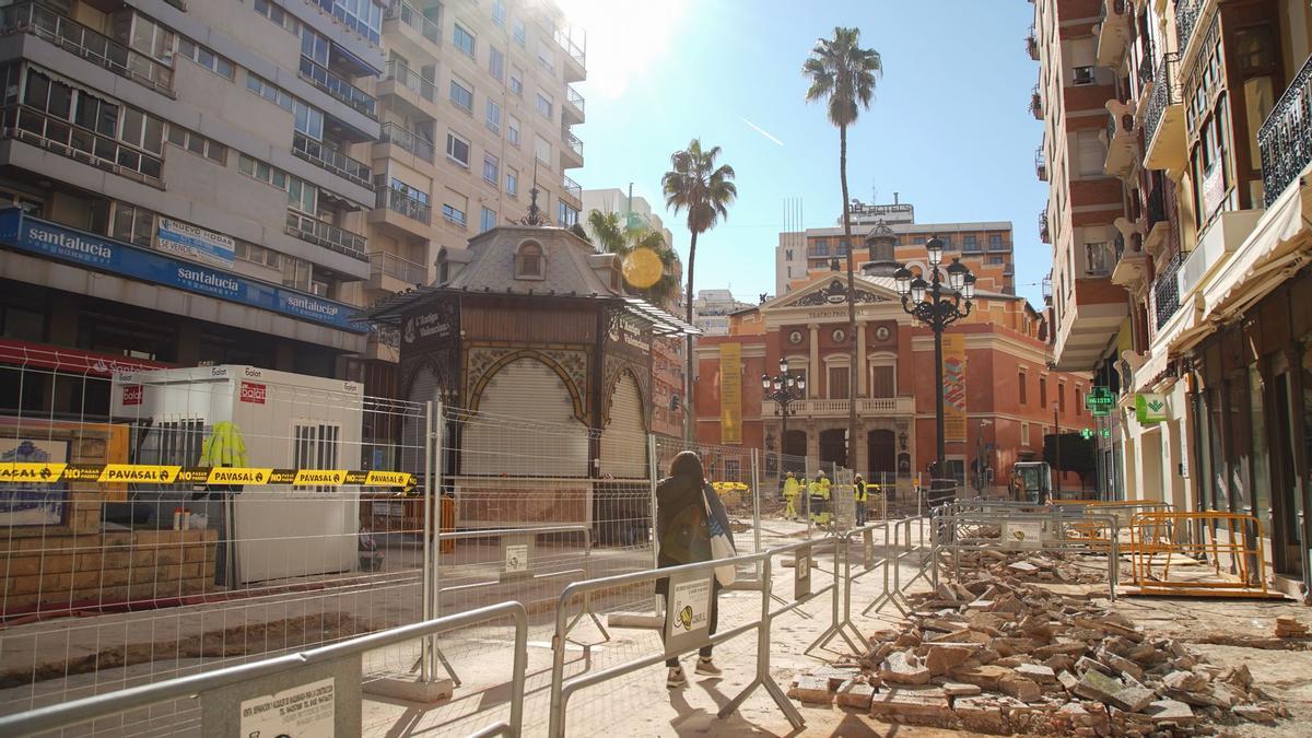 Obras de la céntrica plaza de la Paz de Castelló, que modernizará su aspecto.
