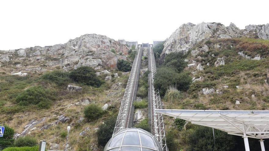 El segundo entierro de un símbolo vazquista tras pérdidas millonarias: adiós al ascensor del Monte de San Pedro