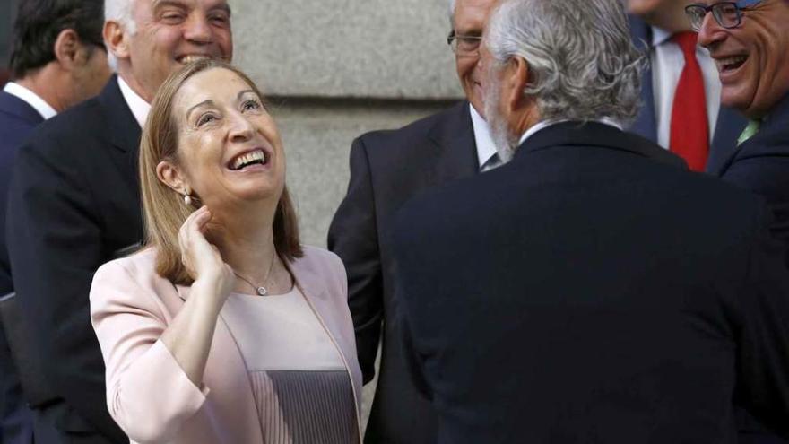 La zamorana Ana Pastor, ayer, a su llegada al Congreso de los Diputados.