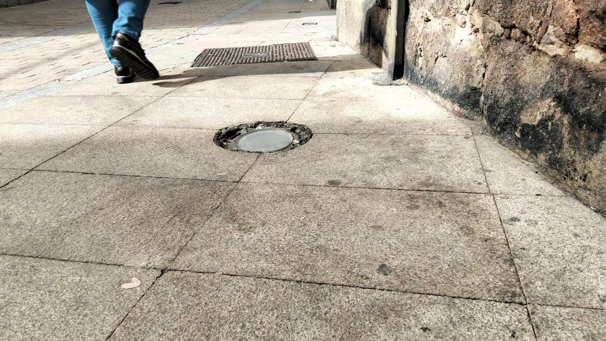 Galería | Suciedad en las calles del centro de Plasencia, que el ayuntamiento va a eliminar