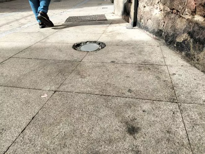 Galería | Suciedad en las calles del centro de Plasencia, que el ayuntamiento va a eliminar