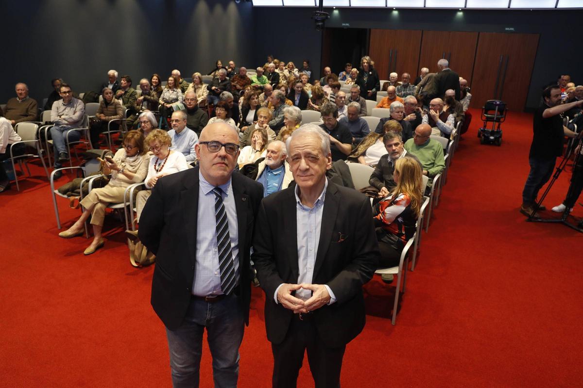 Por la izquierda, Javier Gámez, directivo de Tribuna Ciudadana,y el periodista Ignacio Cembrero.
