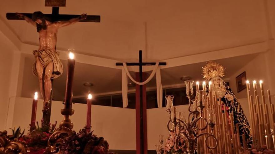 El Cristo de la Hermandad y la Virgen de los Dolores, preparados en sus tronos para la salida de esta noche.