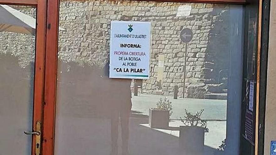 L&#039;establiment està situat al centre del poble, sota la llotja gòtica.