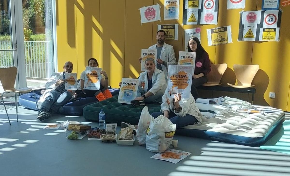 Un grupo de médicos en el encierro en el Olimpia Valencia.